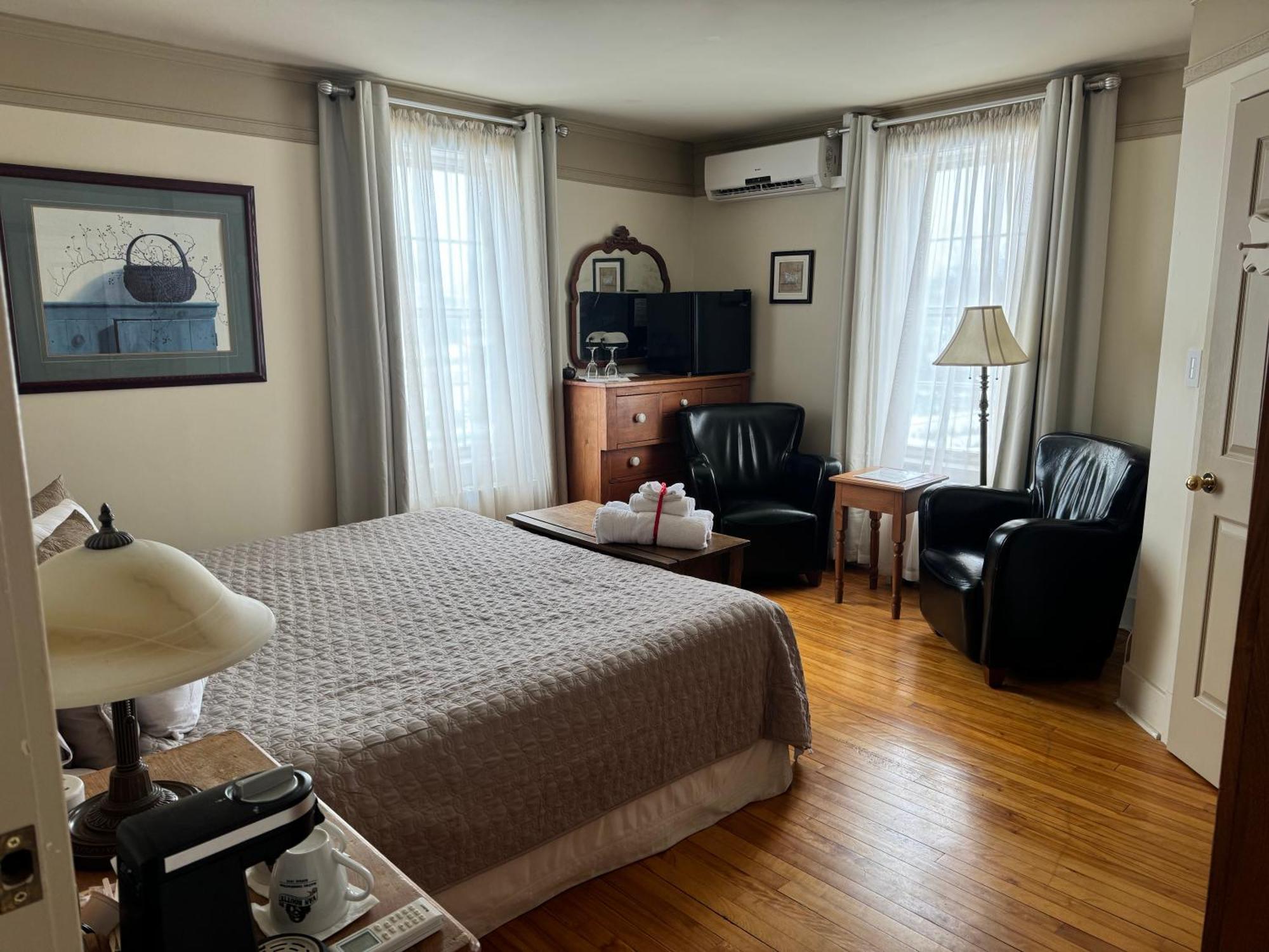 Au Manoir De La Rue Merry Bed & Breakfast Magog