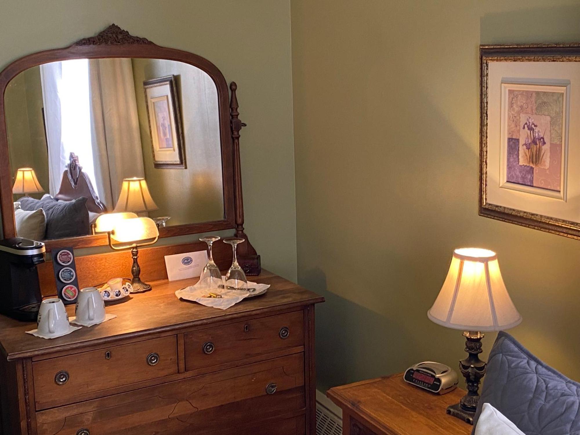 Au Manoir De La Rue Merry Bed & Breakfast
