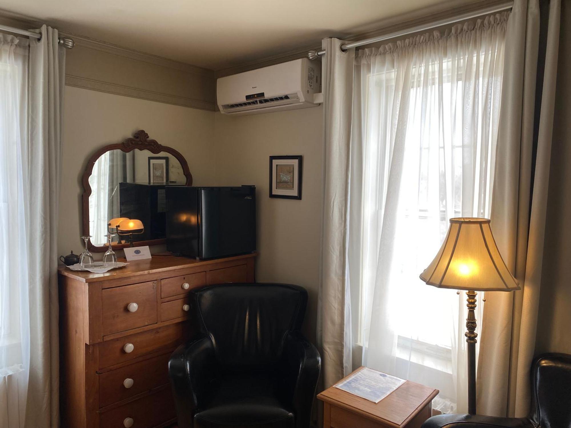 Au Manoir De La Rue Merry 4*
